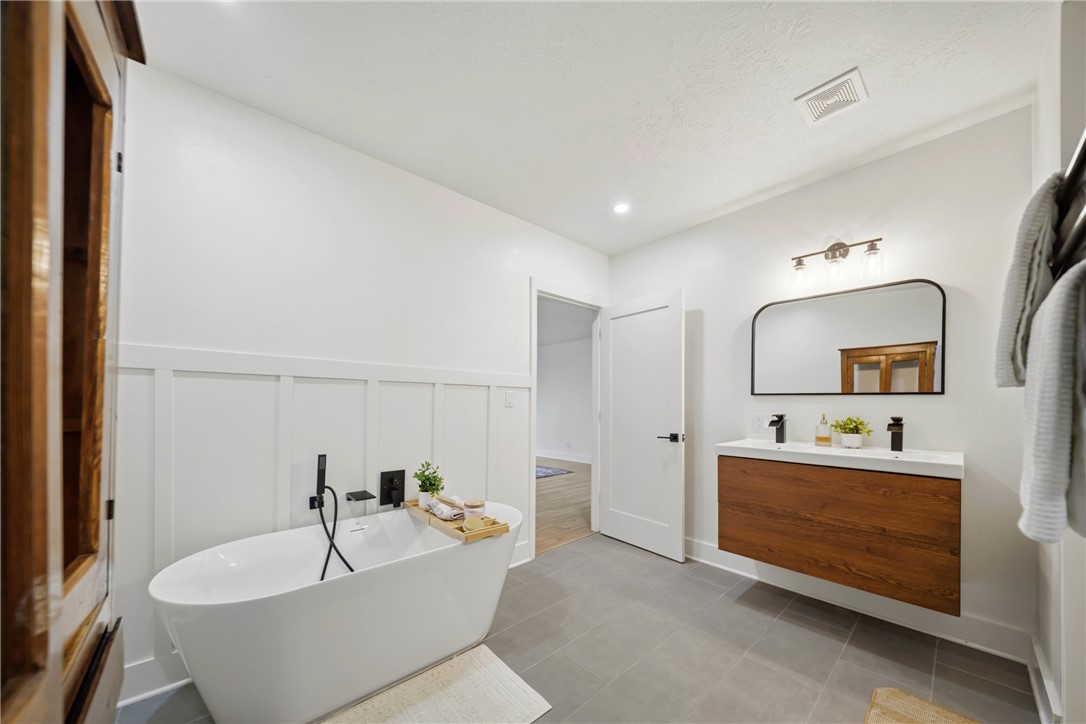 8052 Perry Lane