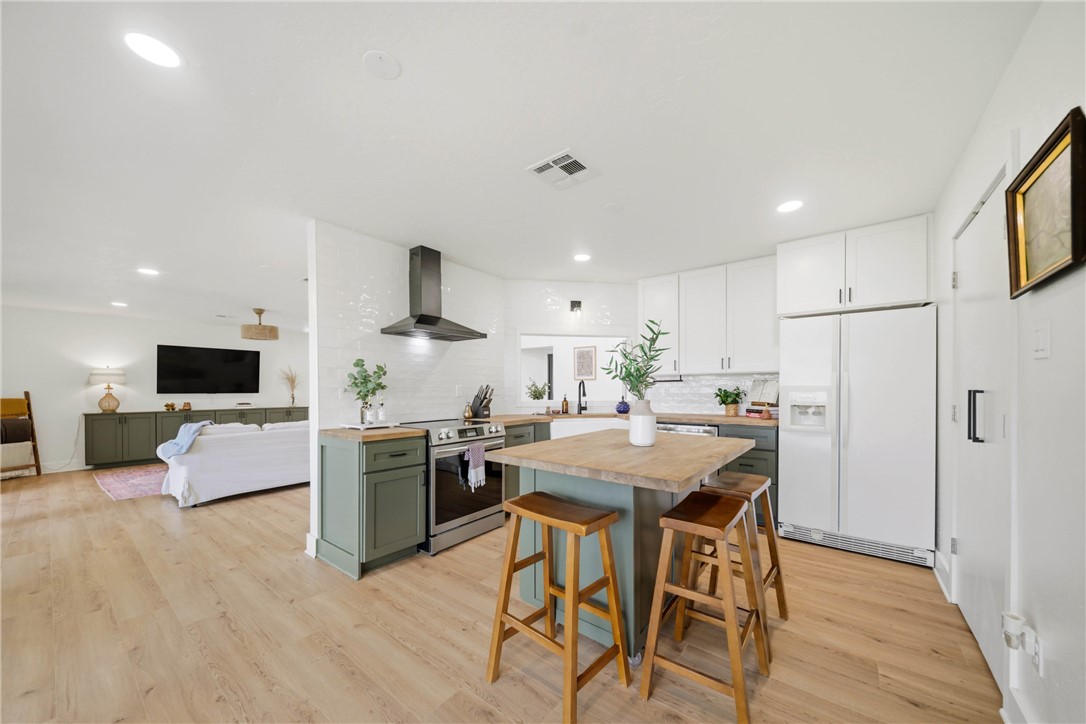 8052 Perry Lane
