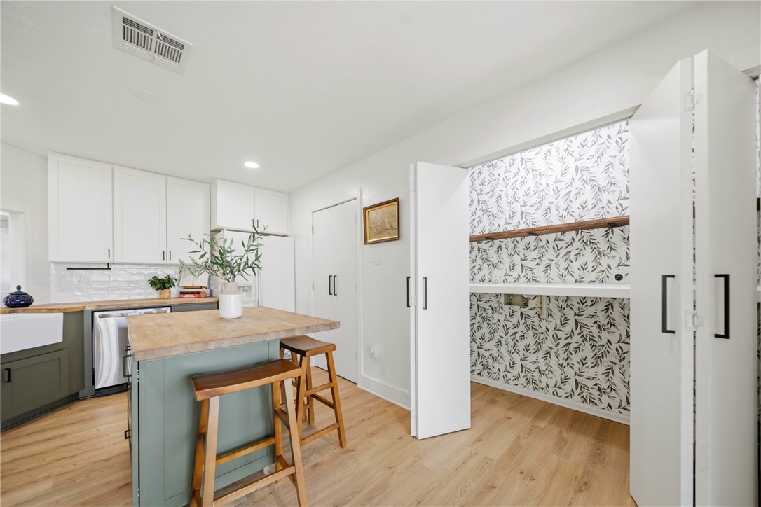 8052 Perry Lane