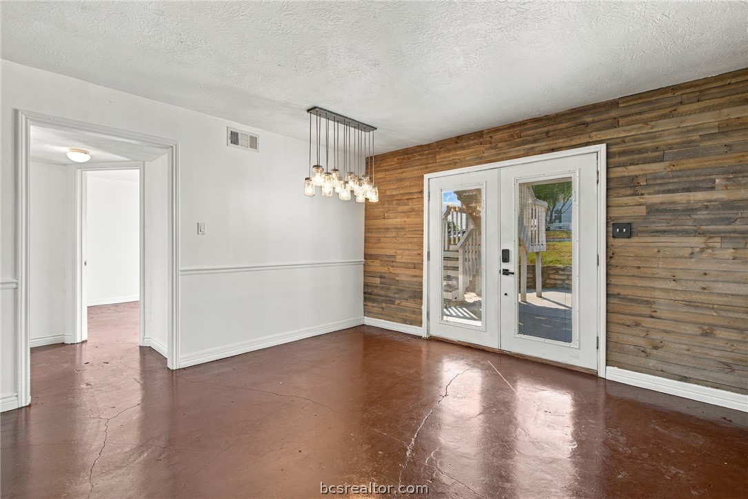 2201 Bluebonnet Boulevard