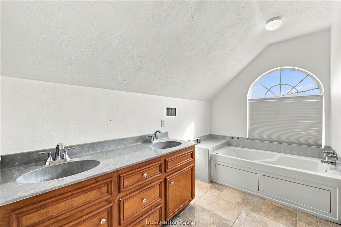 2201 Bluebonnet Boulevard