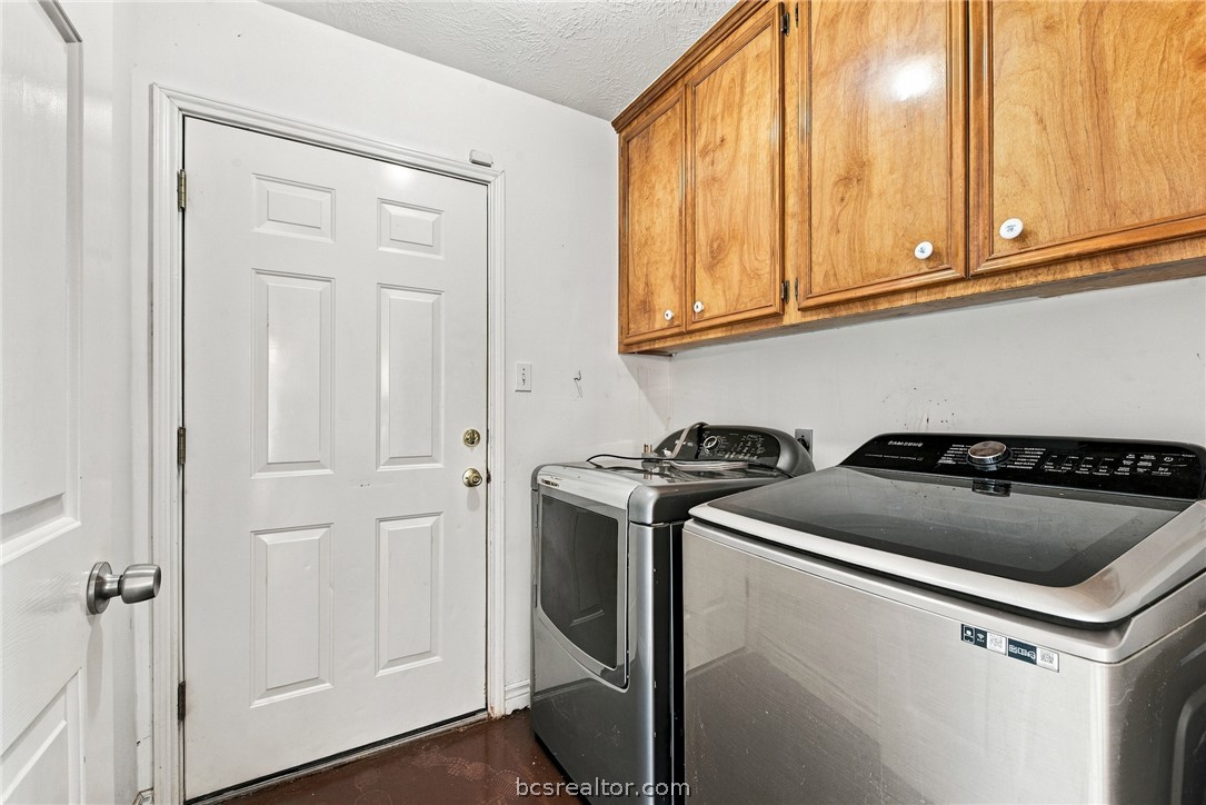 2201 Bluebonnet Boulevard