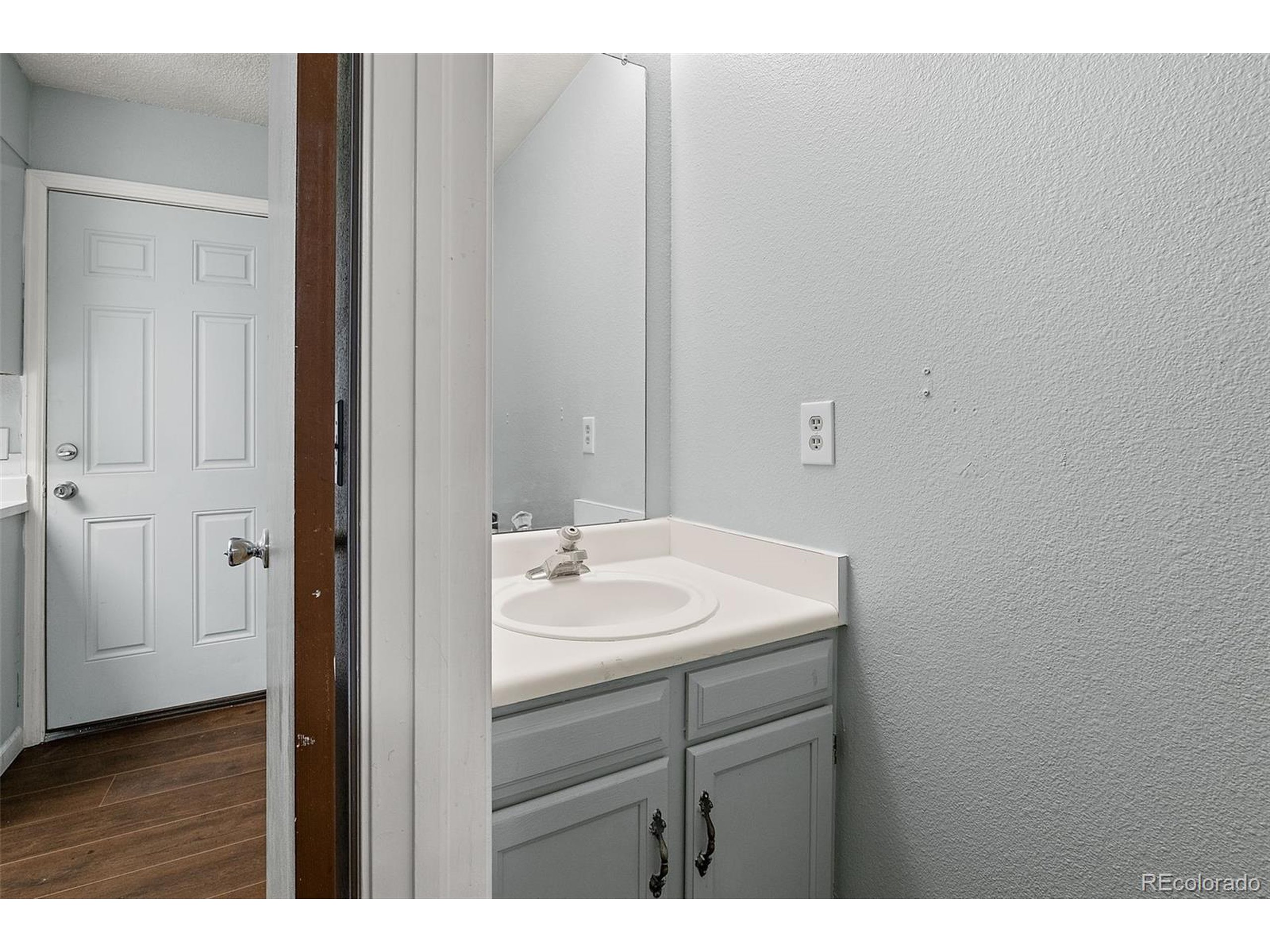 1653 S Blackhawk Way B