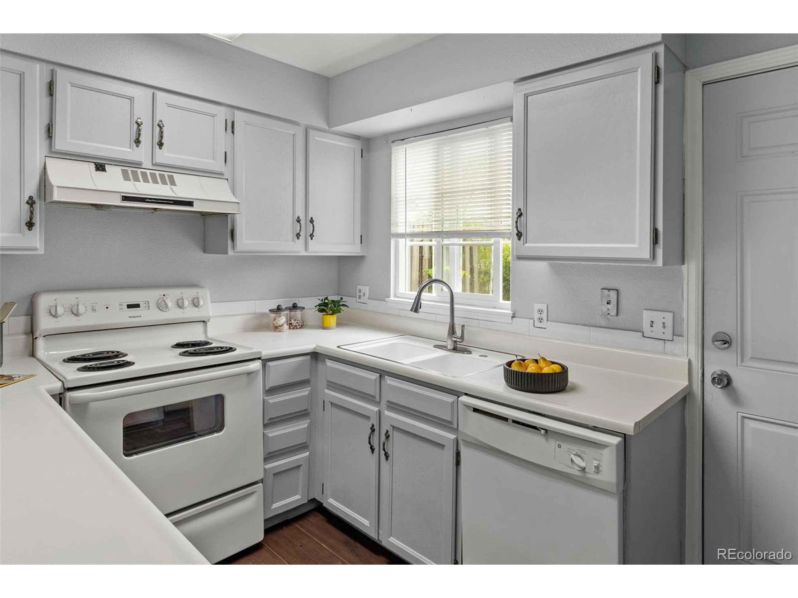 1653 S Blackhawk Way B