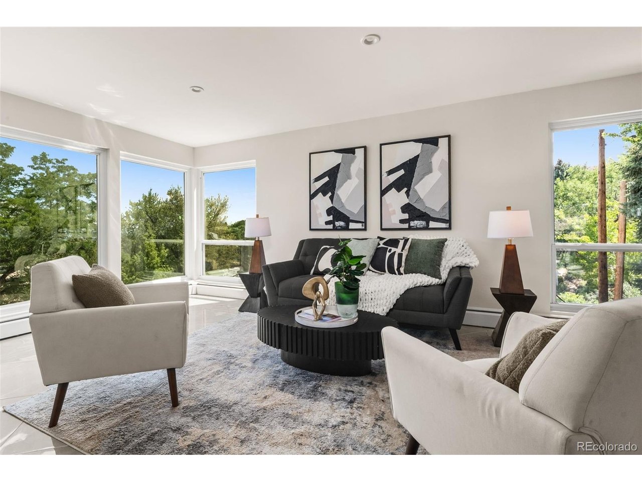 960 S Foothill Dr