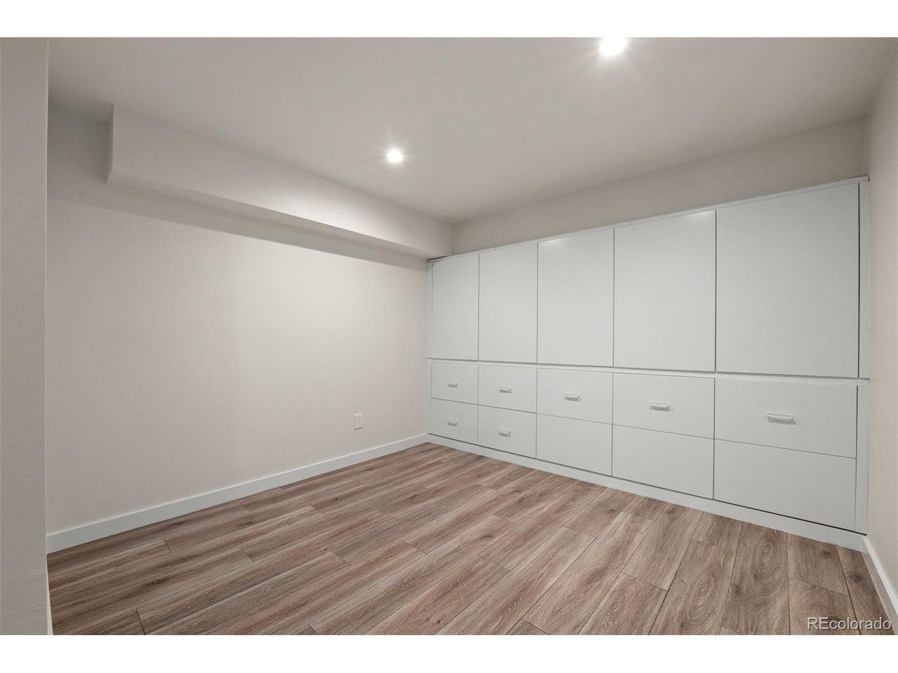 960 S Foothill Dr
