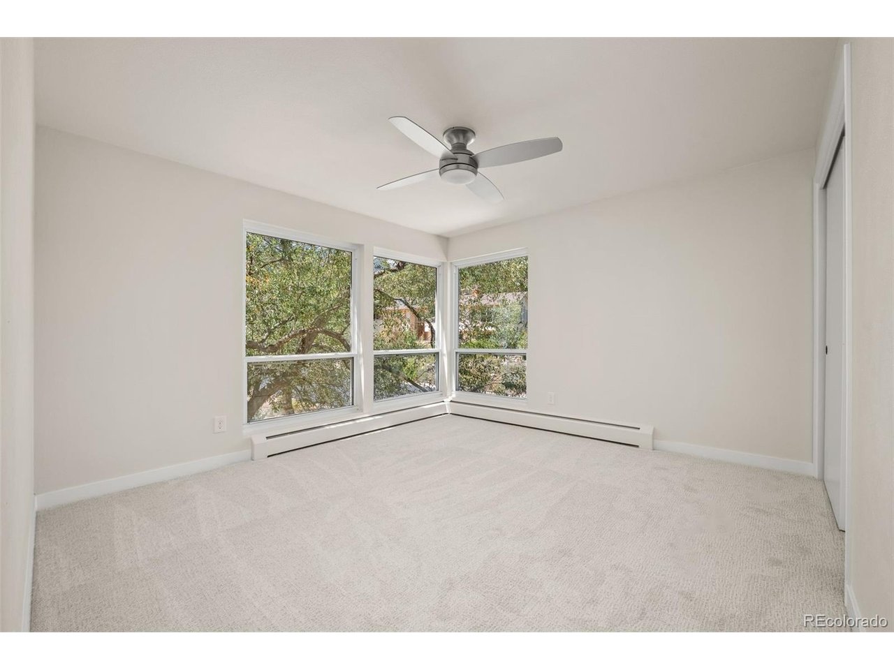 960 S Foothill Dr