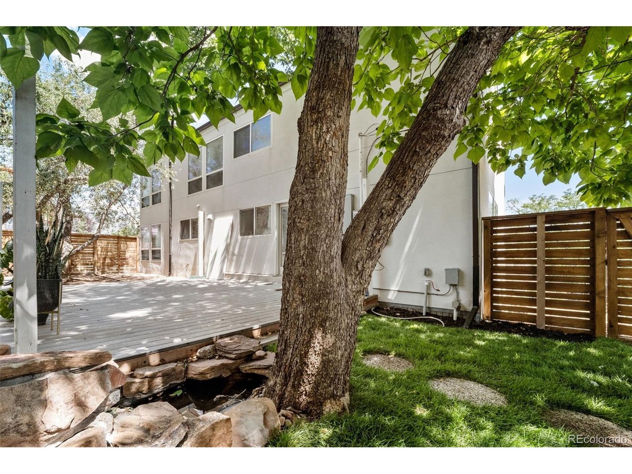960 S Foothill Dr