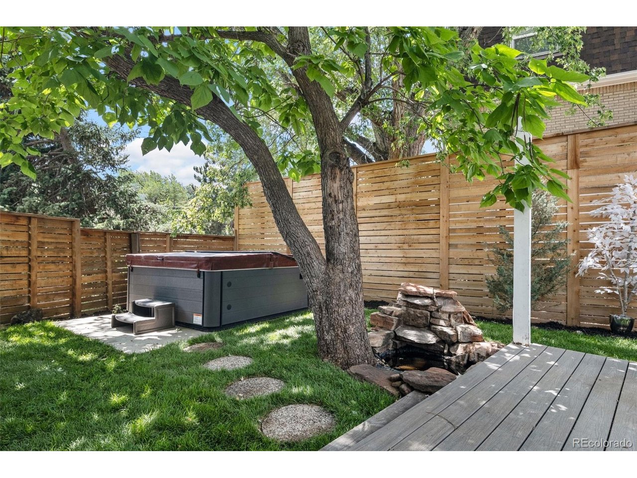 960 S Foothill Dr