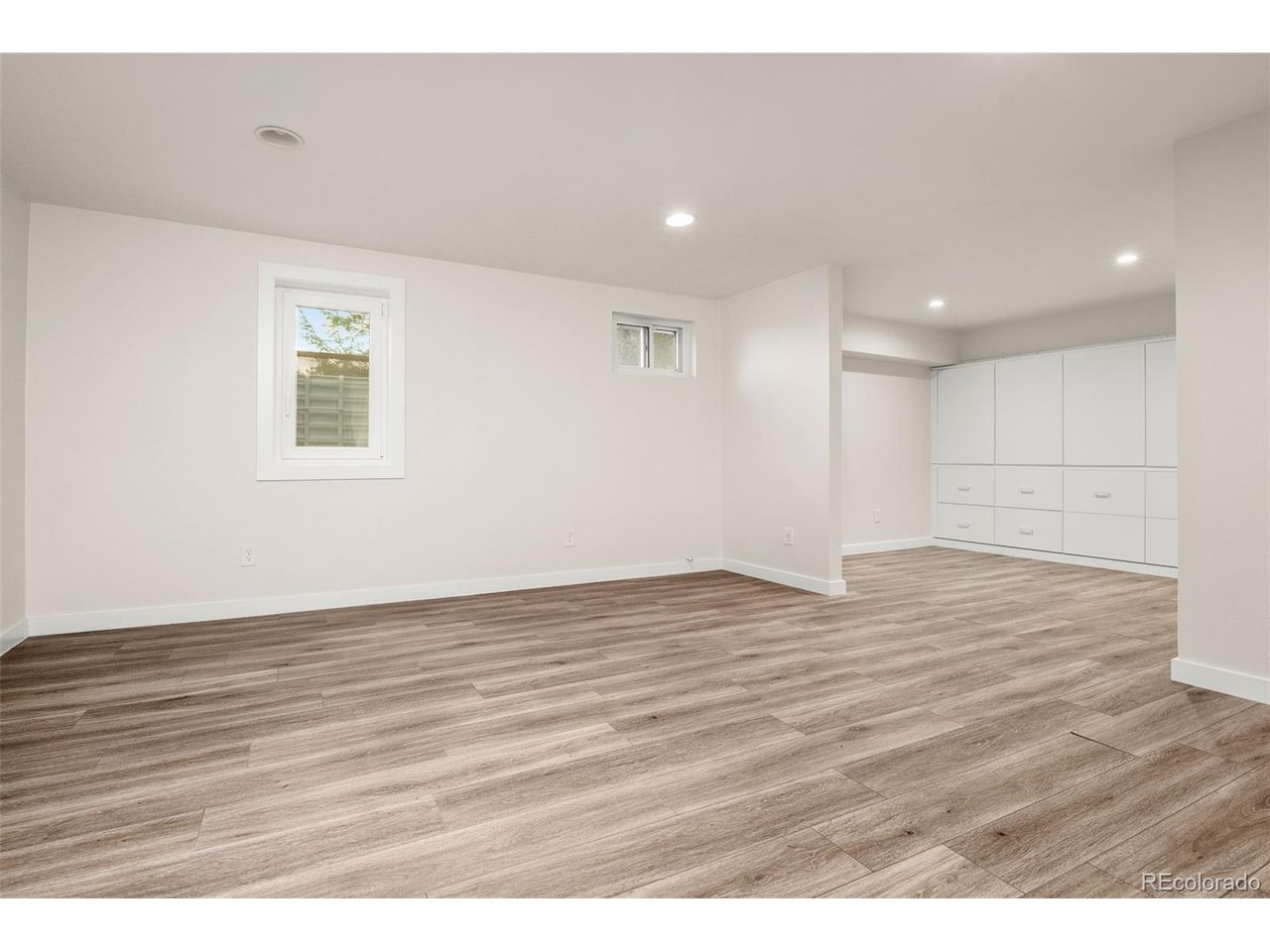 960 S Foothill Dr