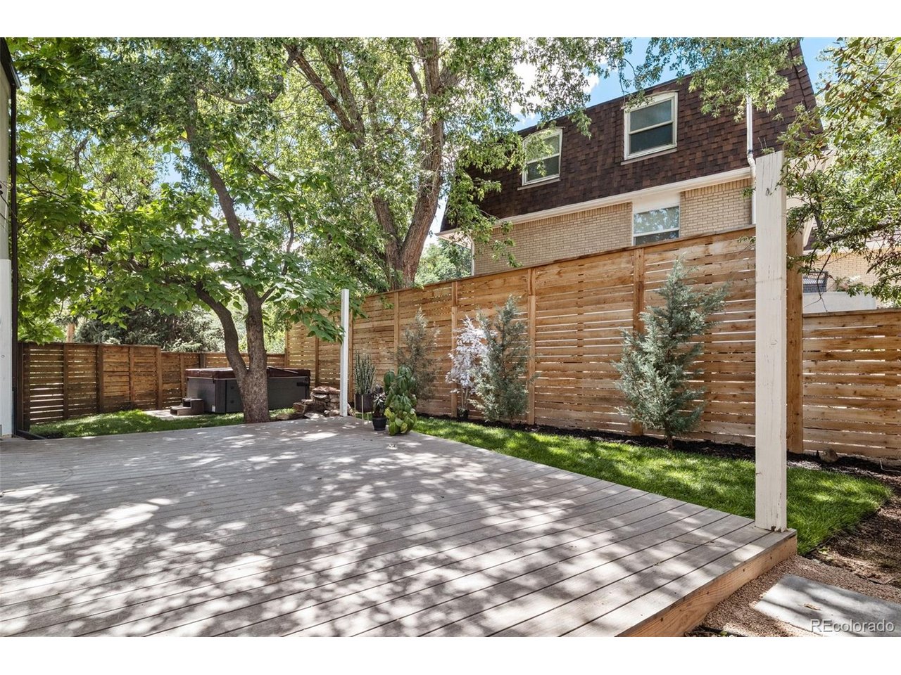 960 S Foothill Dr