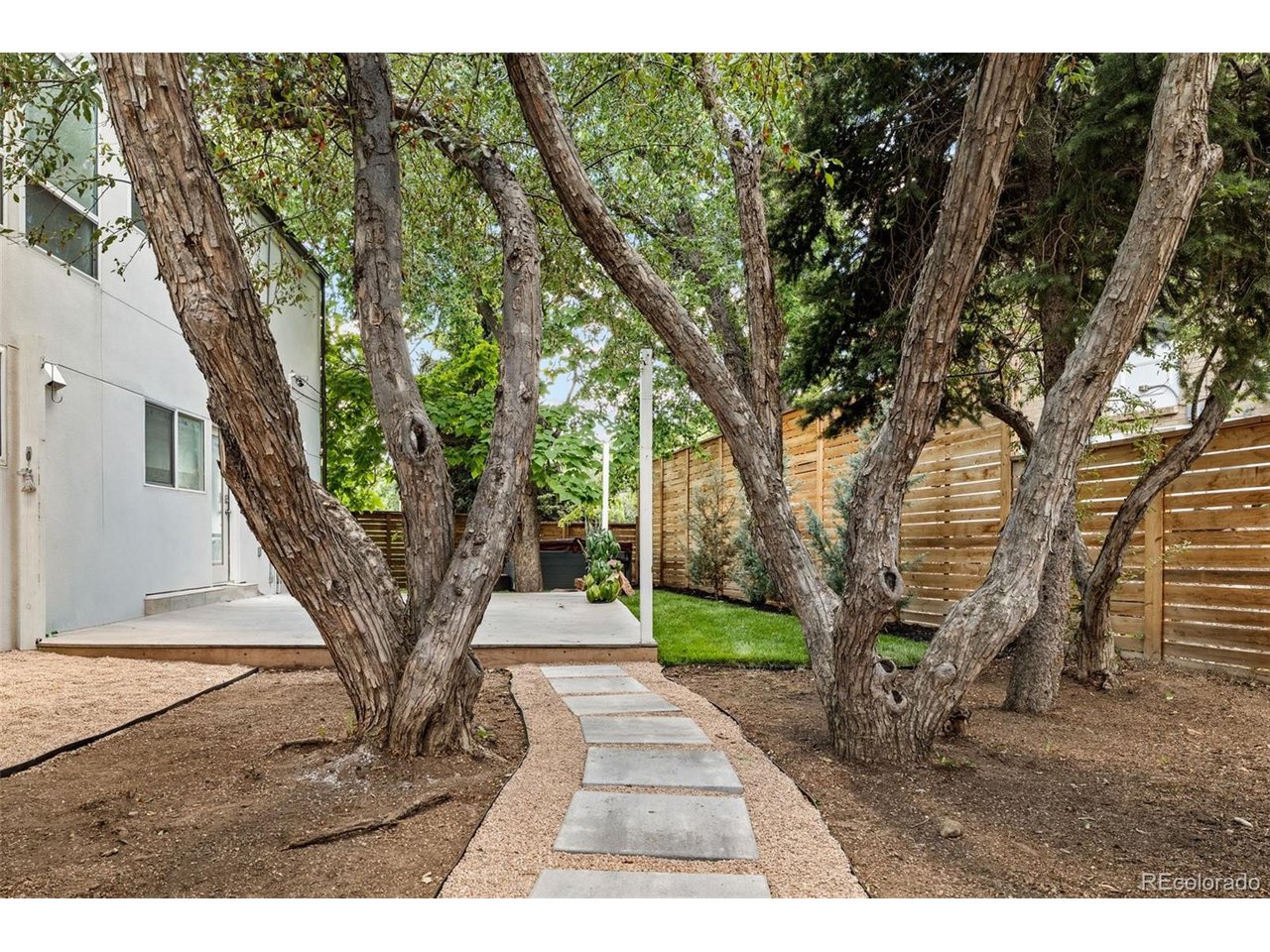 960 S Foothill Dr