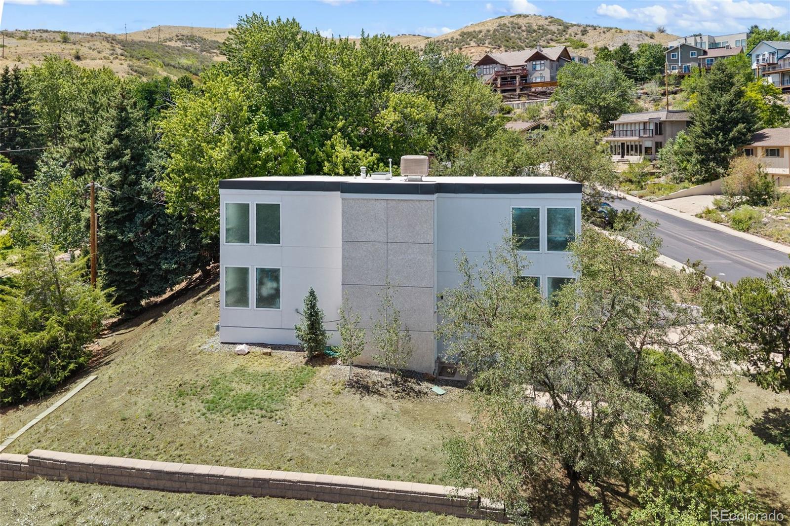 960 S Foothill Drive