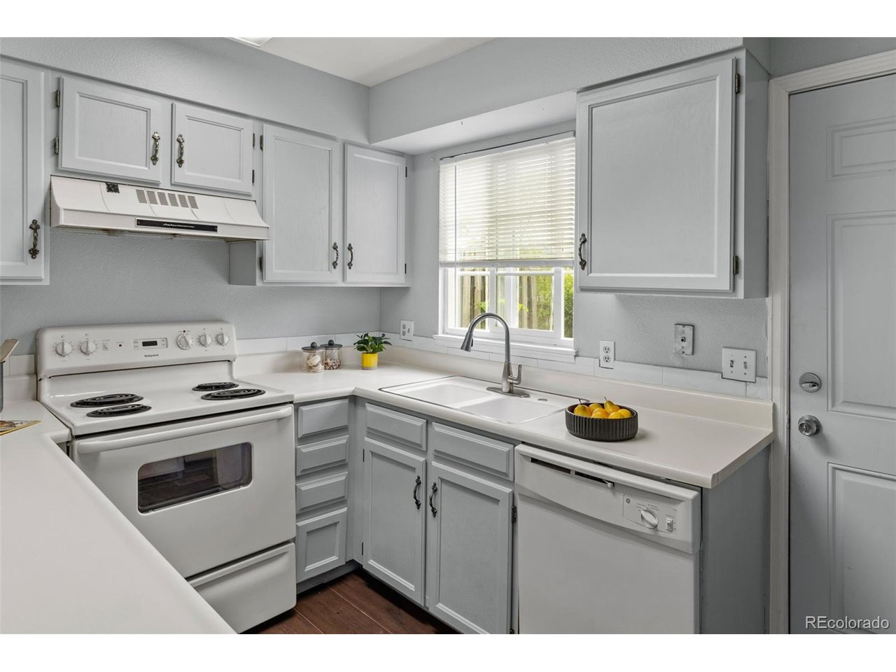 1653 S Blackhawk Way B