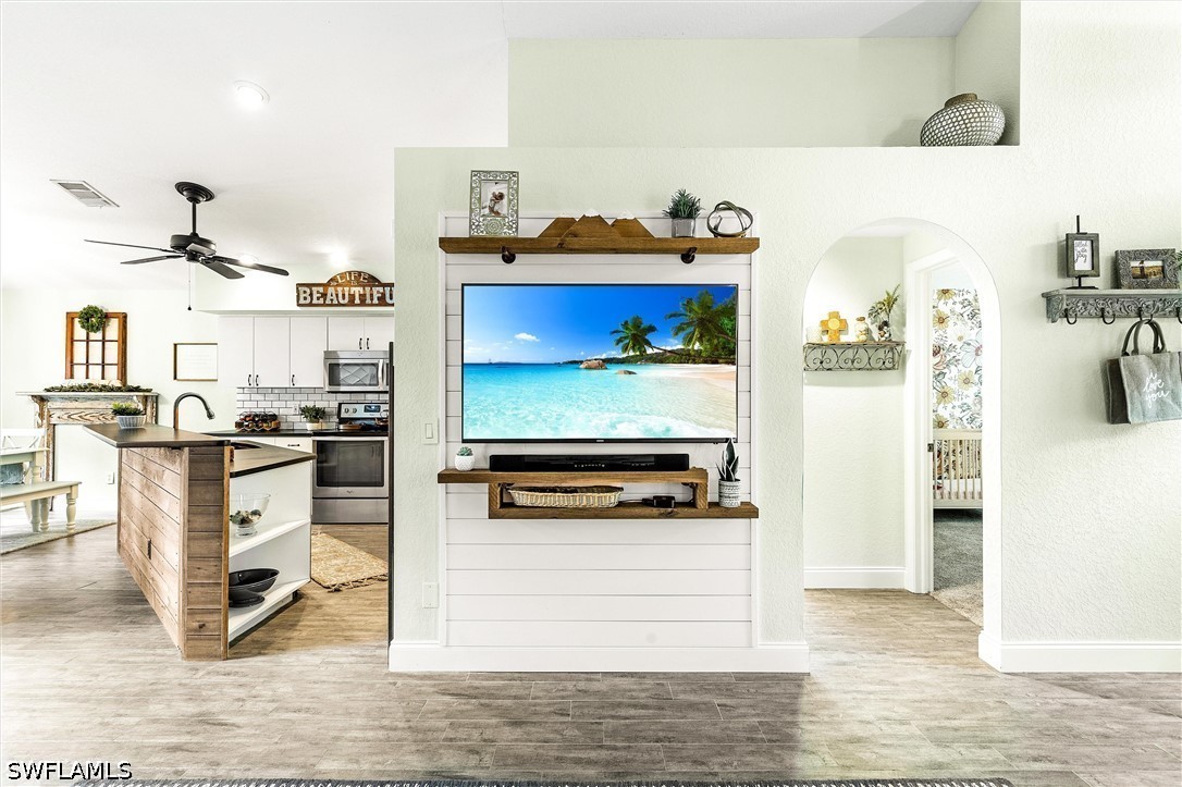 9801 Las Casas DR