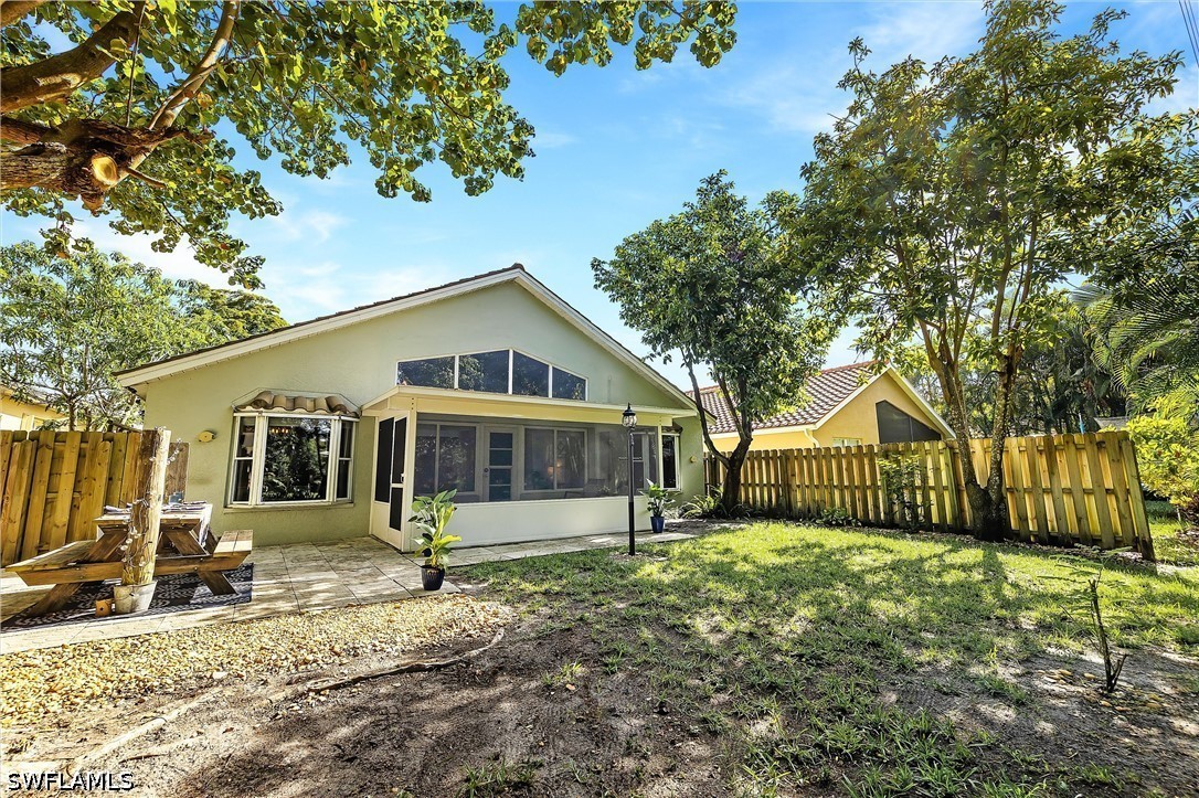 9801 Las Casas DR