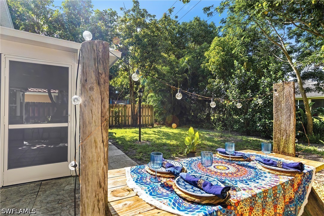 9801 Las Casas DR