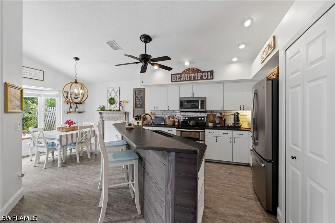 9801 Las Casas DR