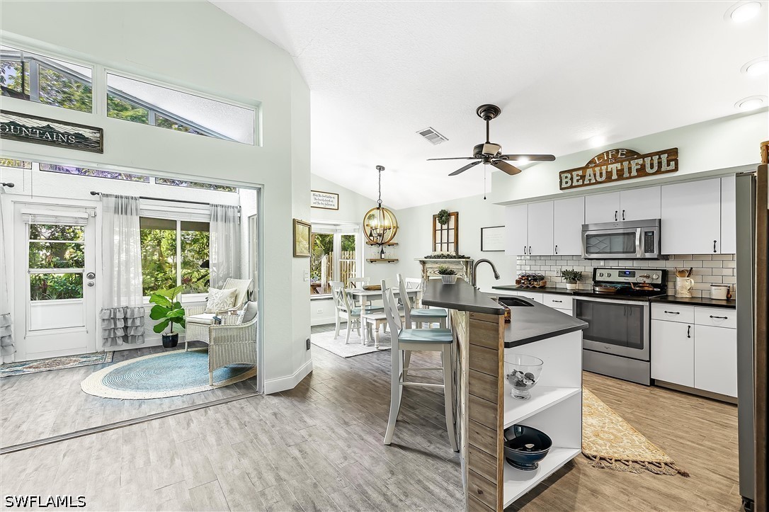 9801 Las Casas DR