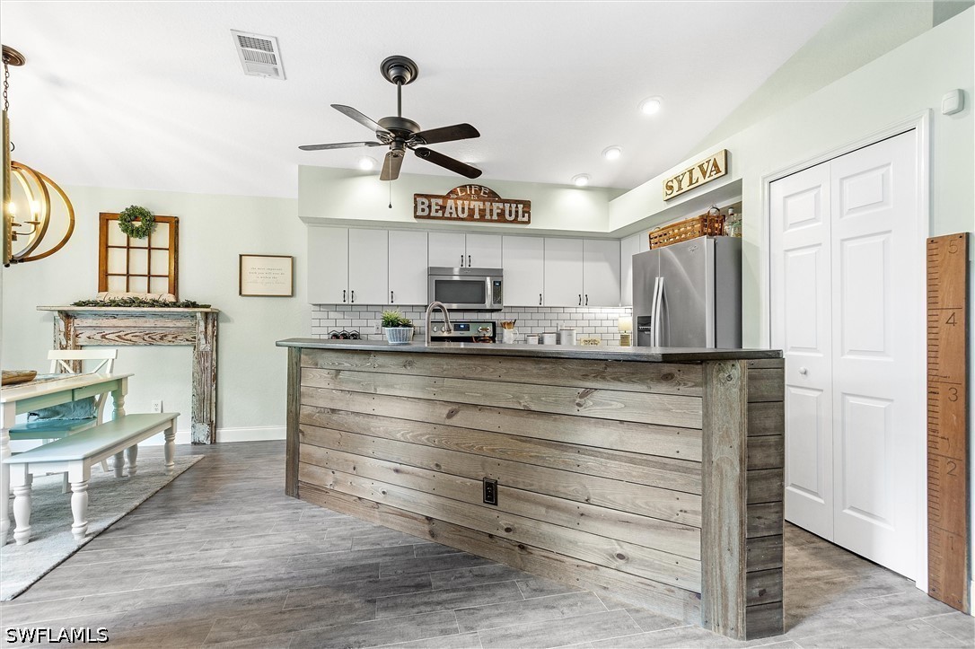 9801 Las Casas DR
