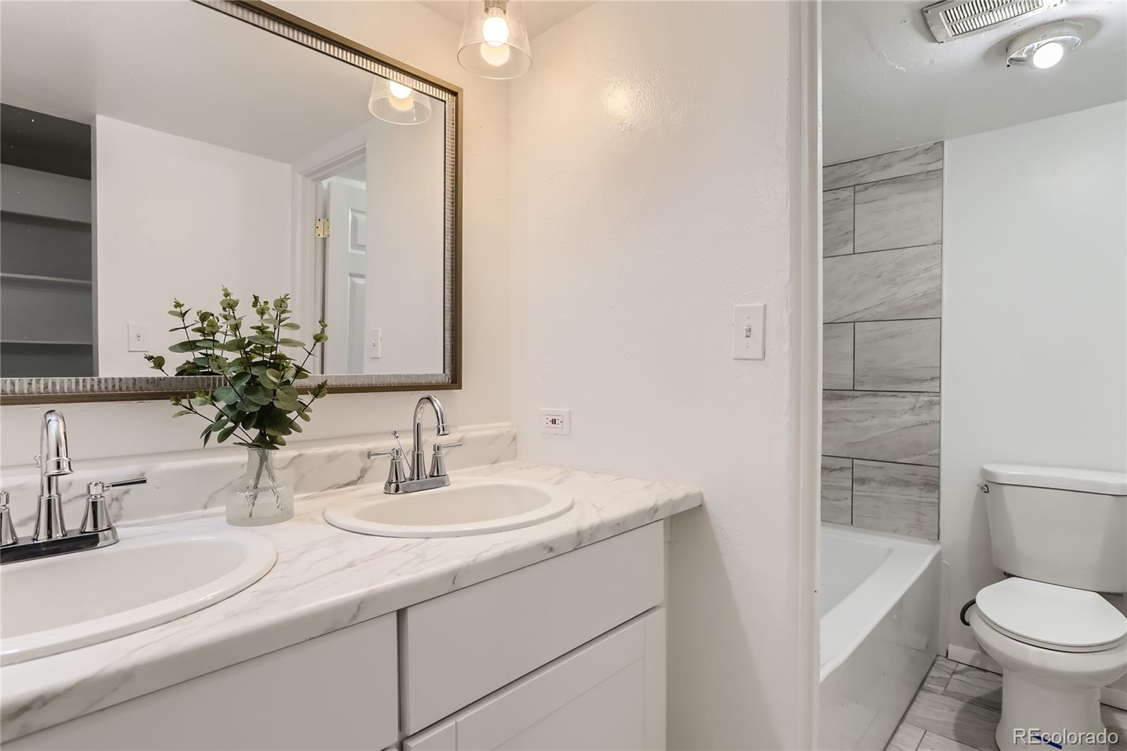 2401 S Gaylord Street Unit: 204