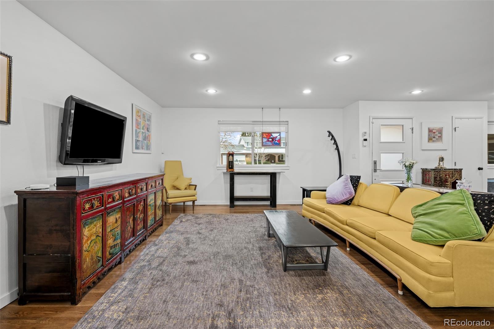 1233 E Fremont Circle N