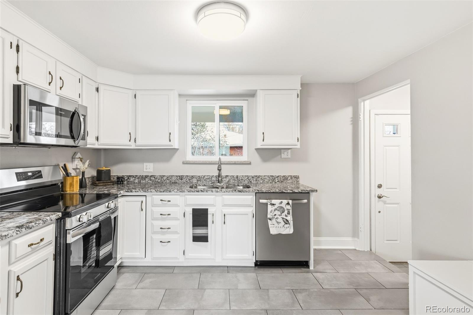 2258-2268 W Maplewood Avenue