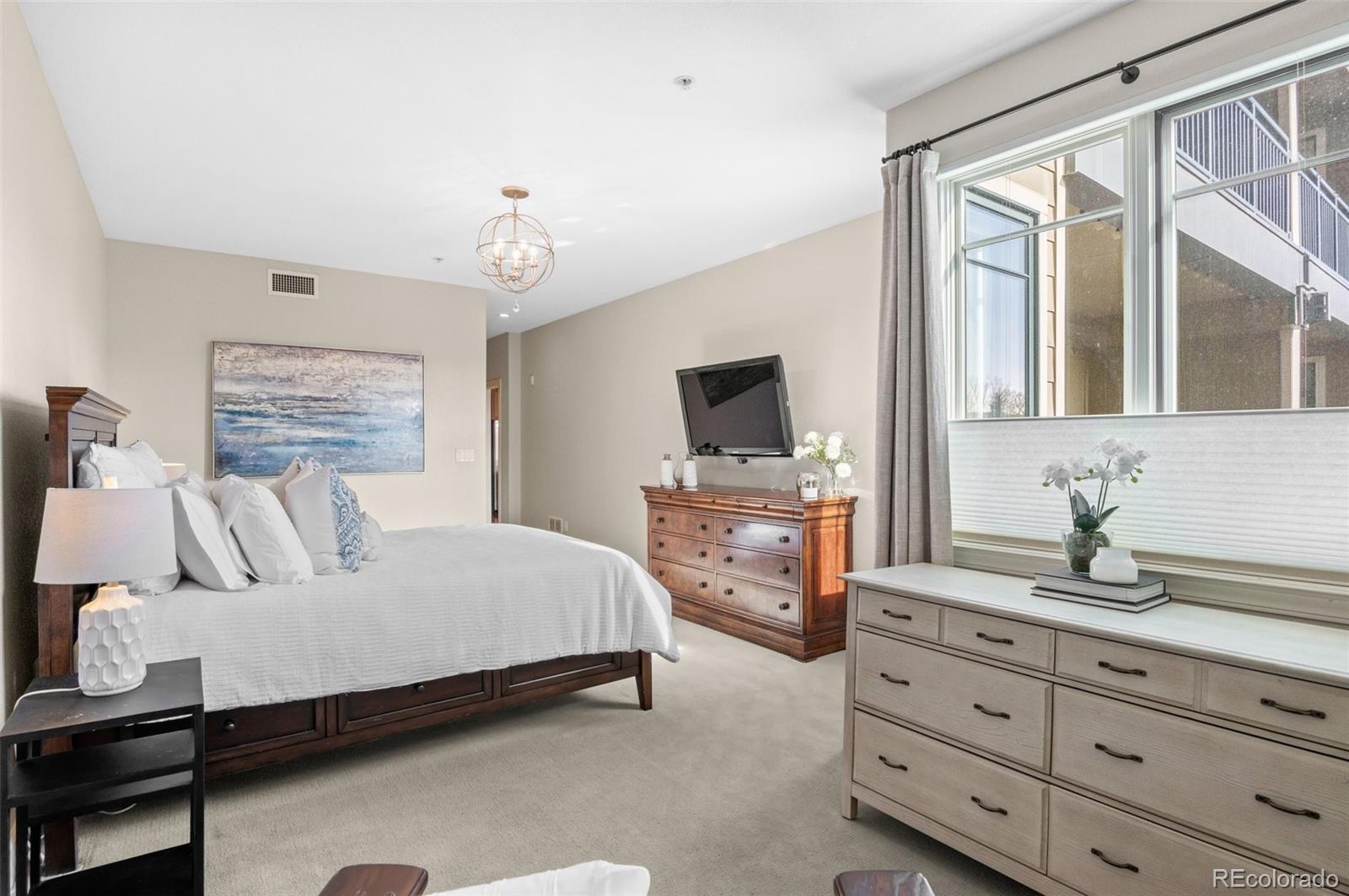 1950 W Littleton Boulevard Unit: 206