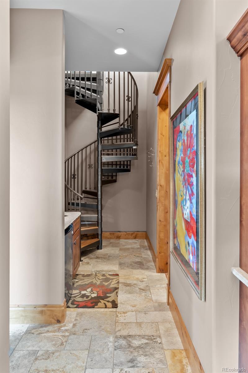 5325 Aspen Leaf Drive