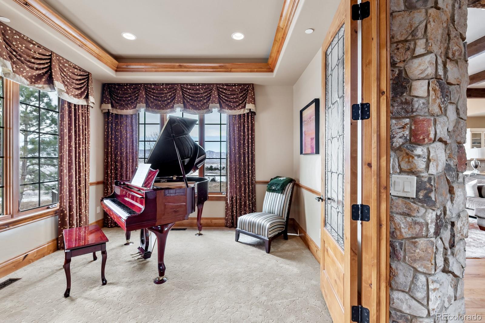 5325 Aspen Leaf Drive