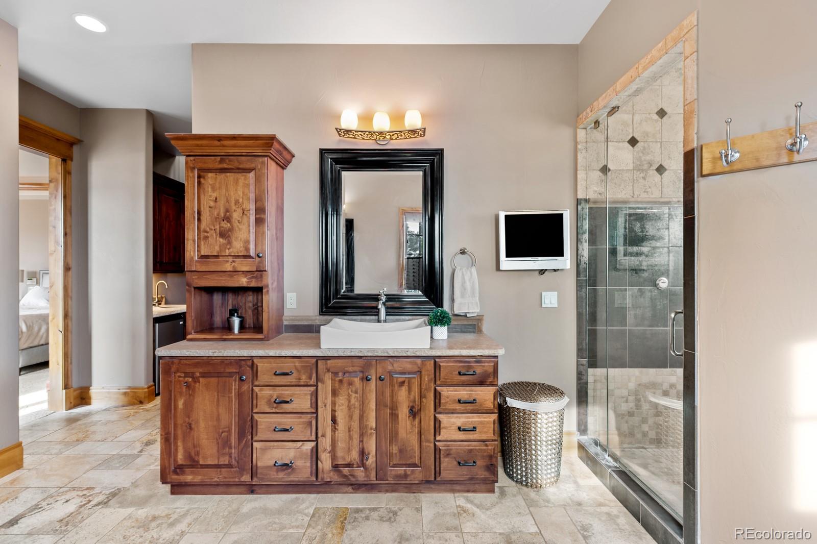 5325 Aspen Leaf Drive