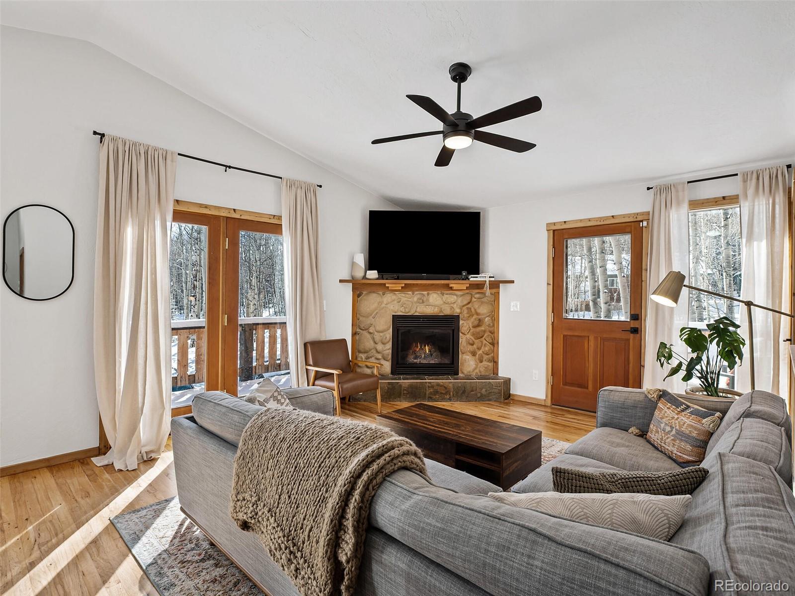 53 Rhodes Ct