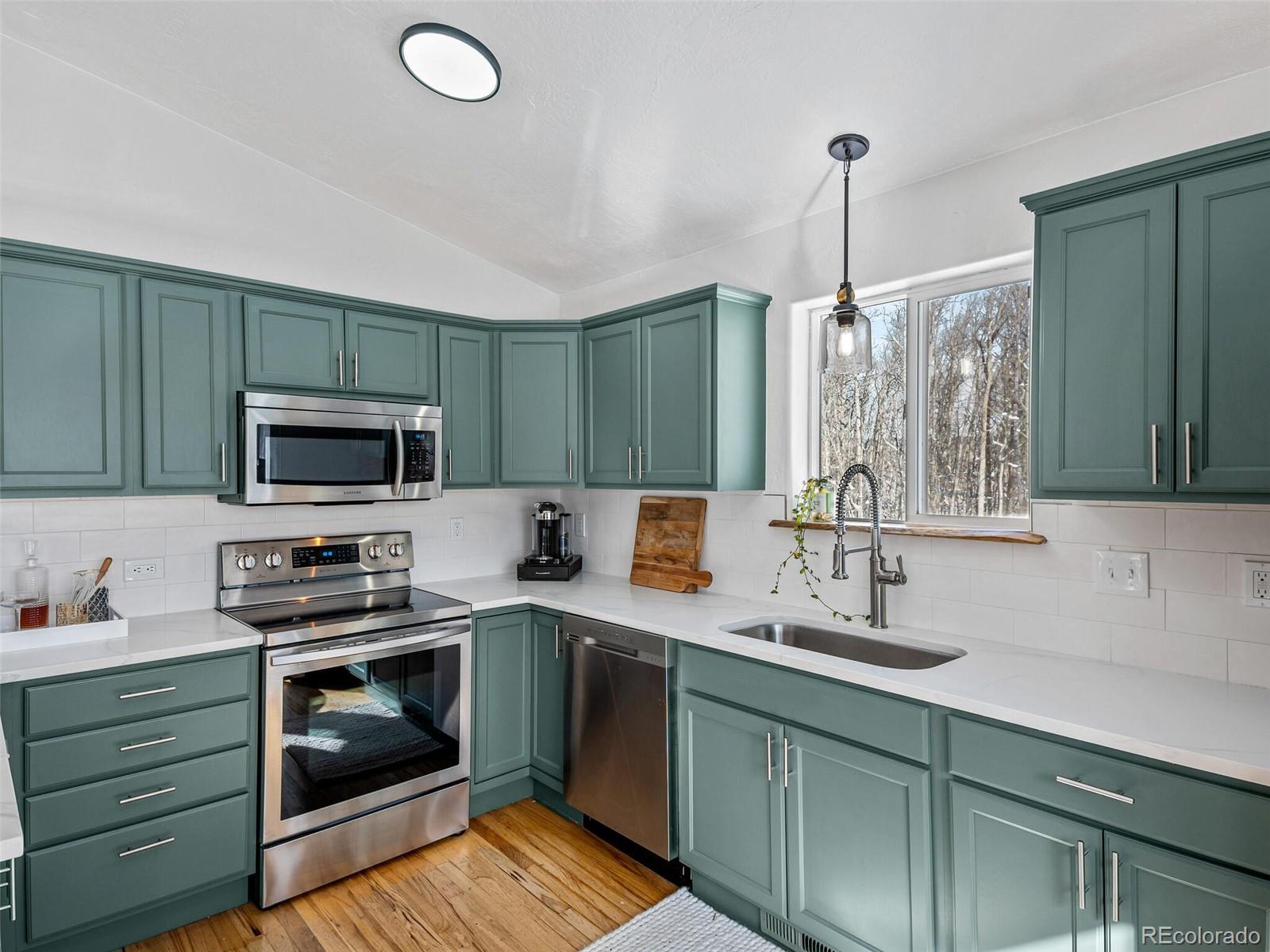 53 Rhodes Ct