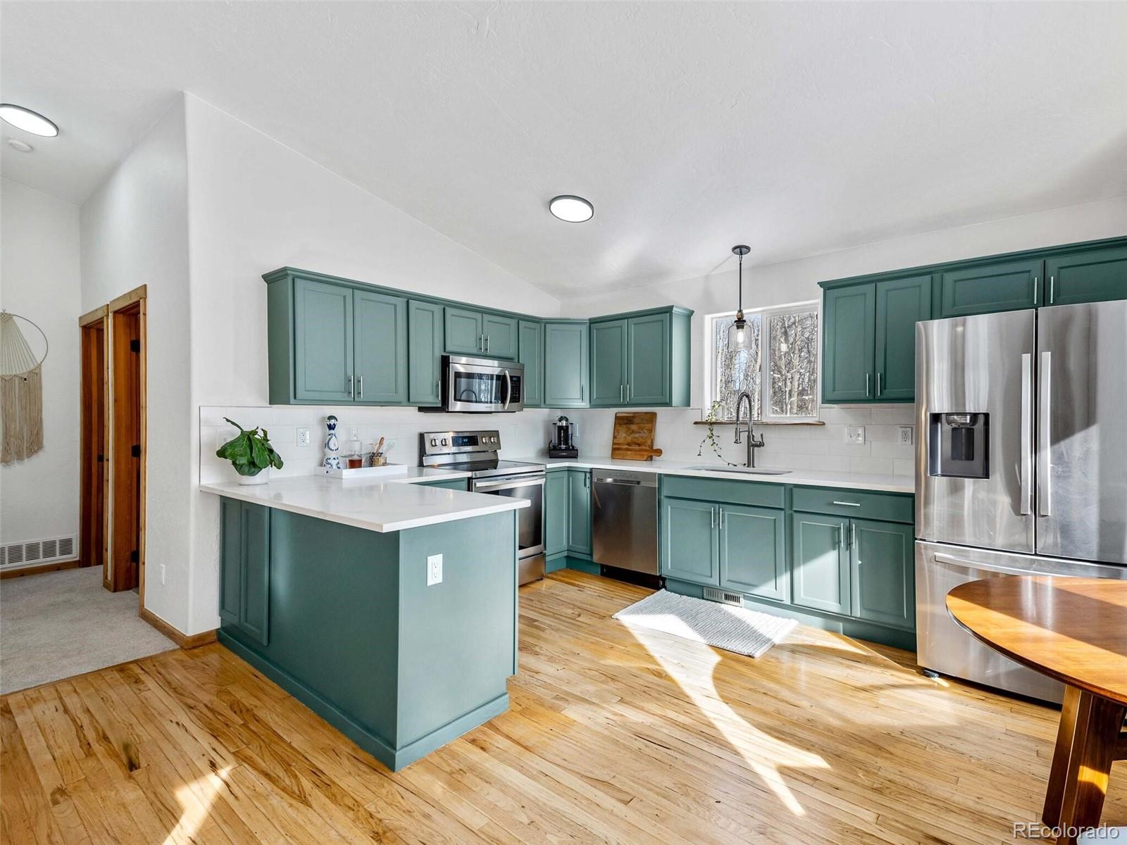 53 Rhodes Ct