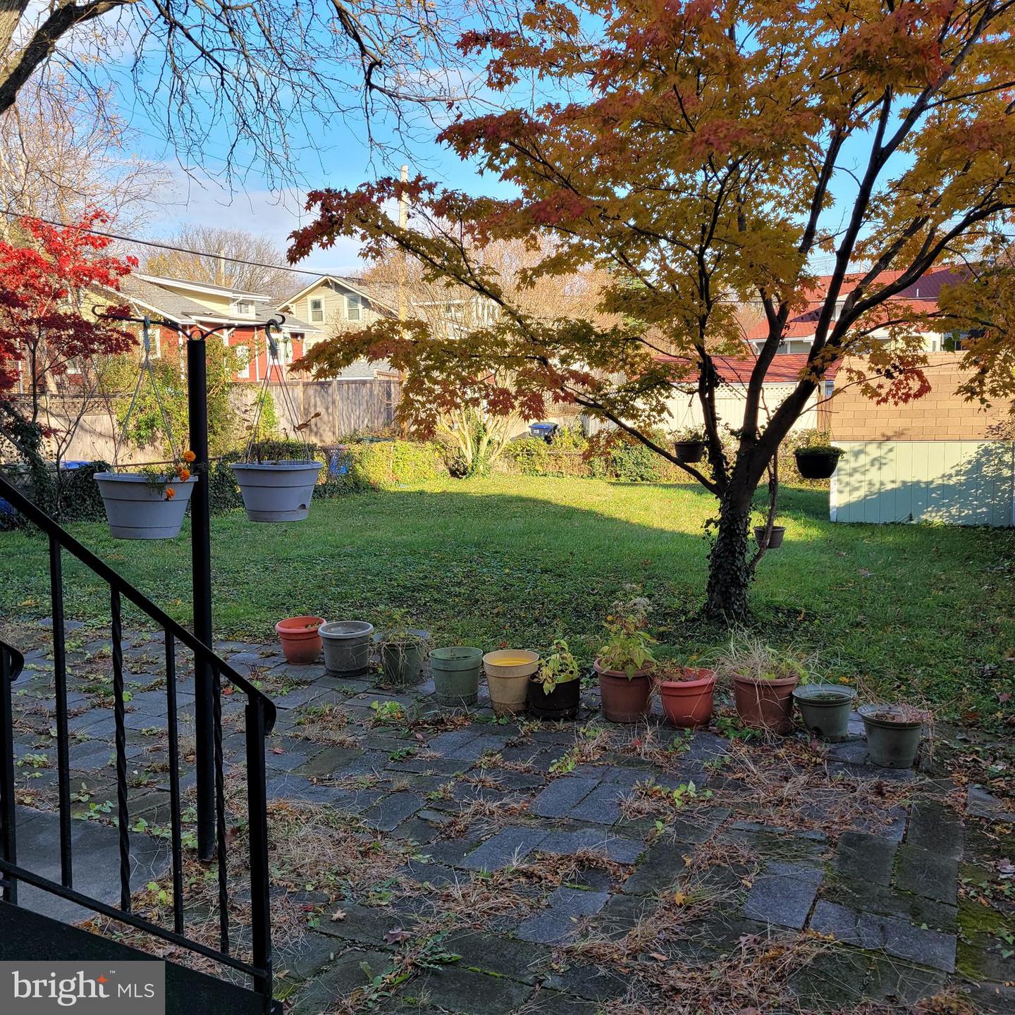 6823 8th STREET NW