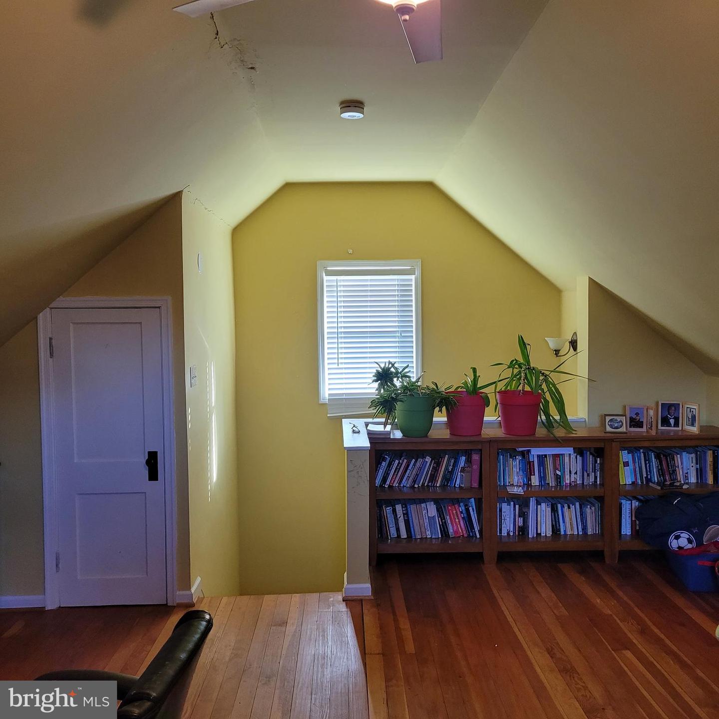 6823 8th STREET NW