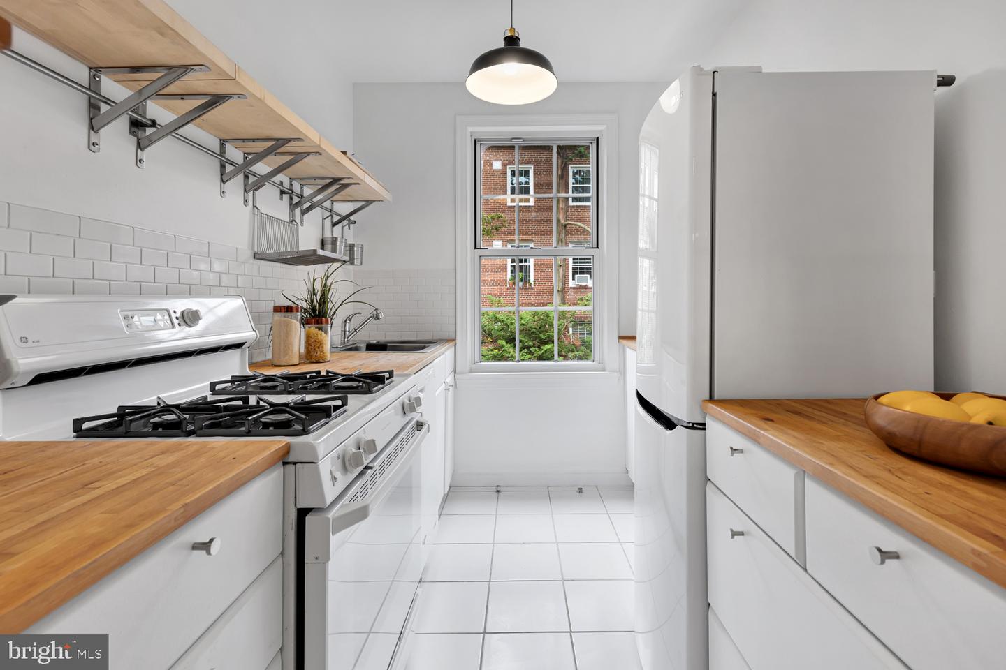 2800 Devonshire PLACE NW Unit: 204