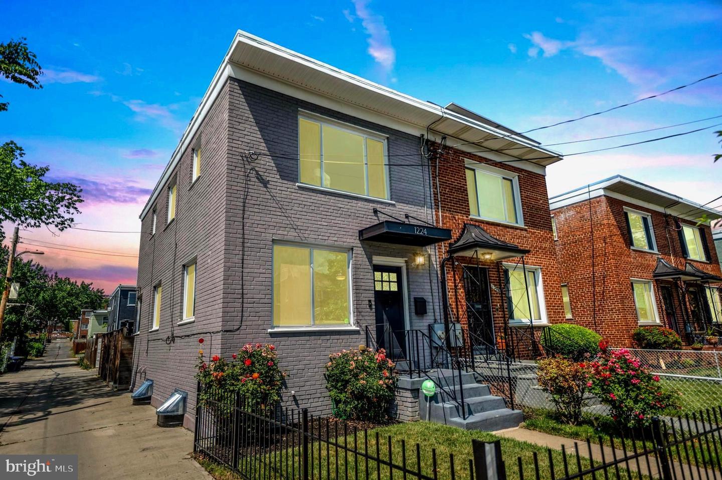 1224 Emerson STREET NE