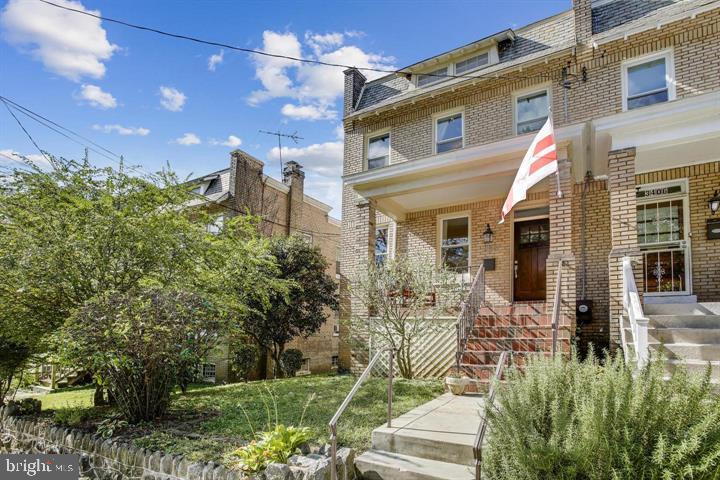 3404 15th STREET NE