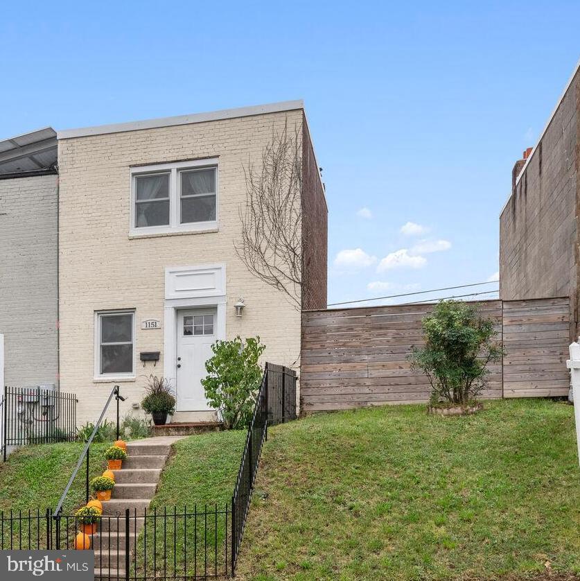 1151 Summit Street NE