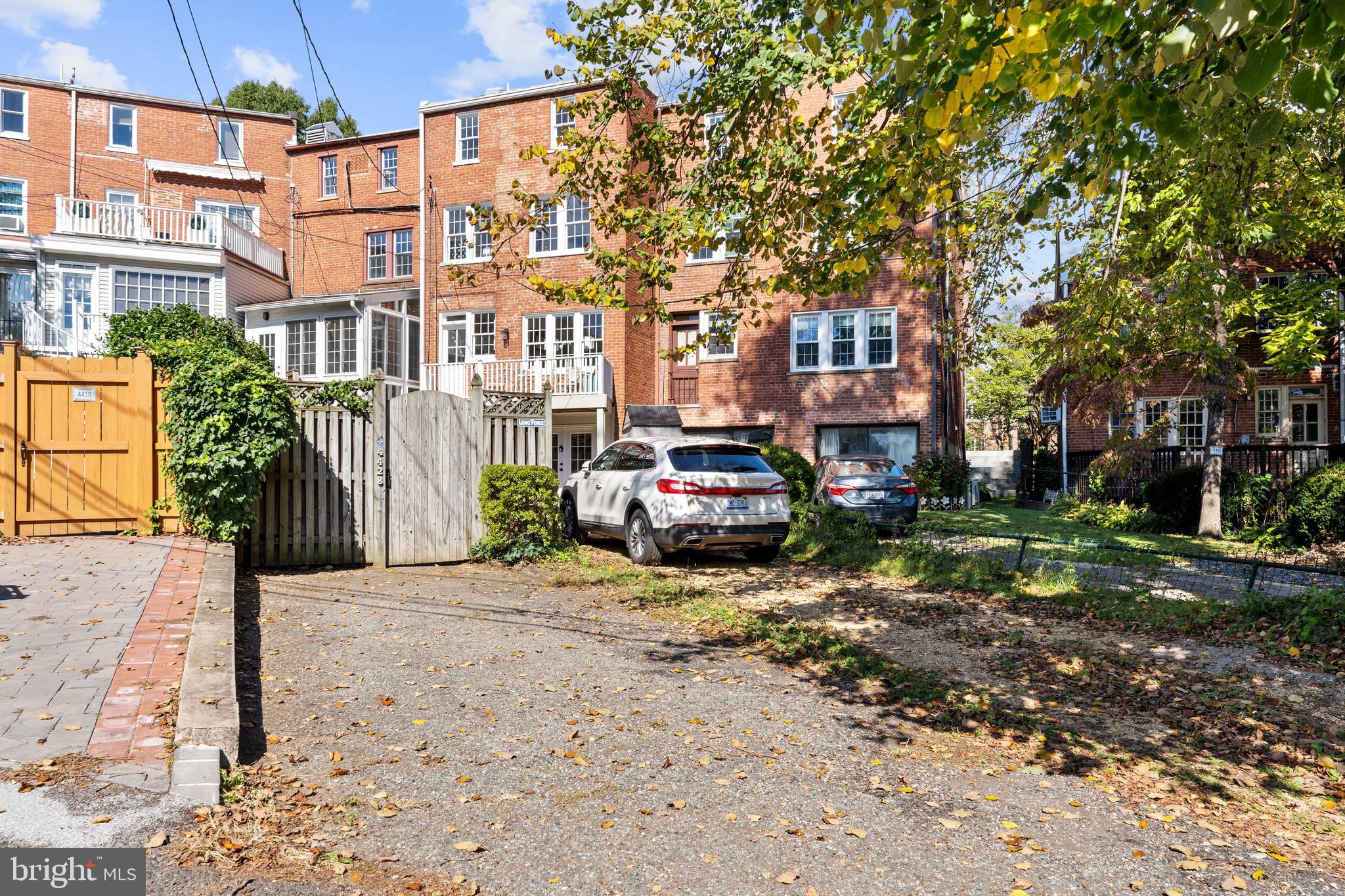 4428 Greenwich PARKWAY NW
