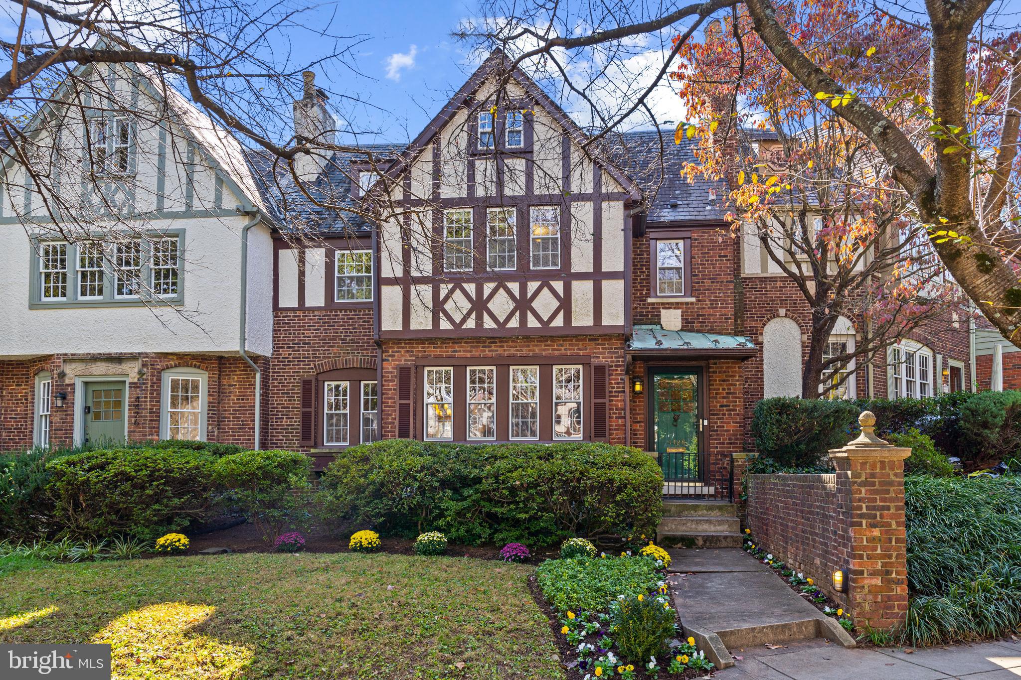 4428 Greenwich PARKWAY NW