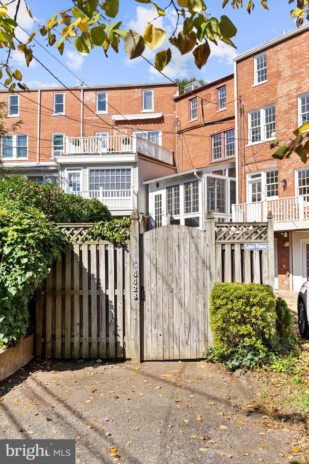 4428 Greenwich PARKWAY NW