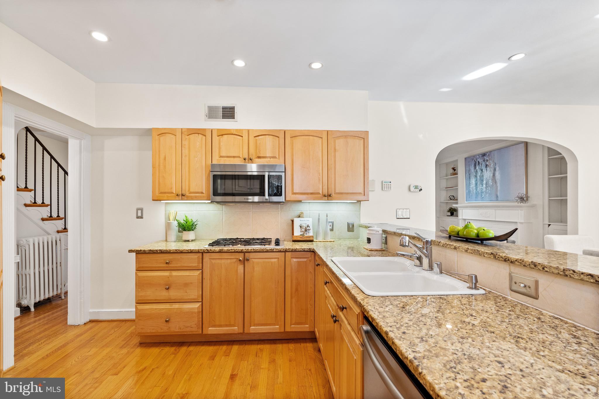 4428 Greenwich PARKWAY NW