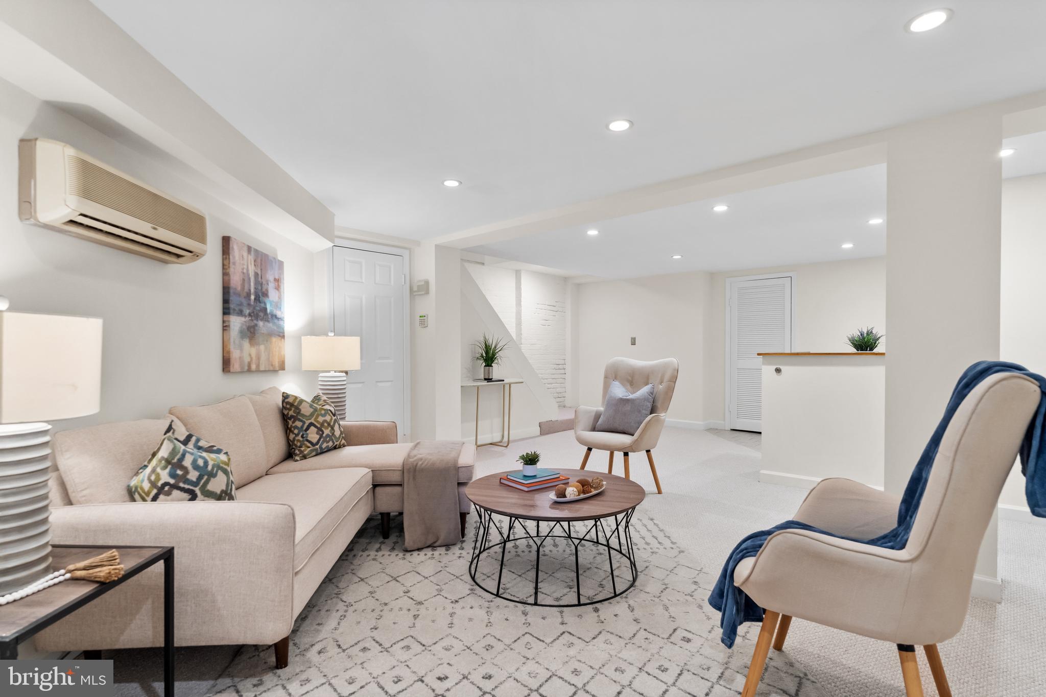 4428 Greenwich PARKWAY NW