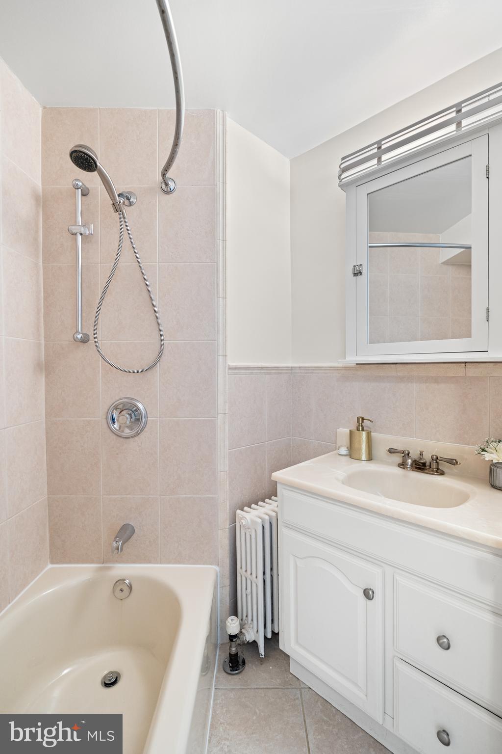 4428 Greenwich PARKWAY NW