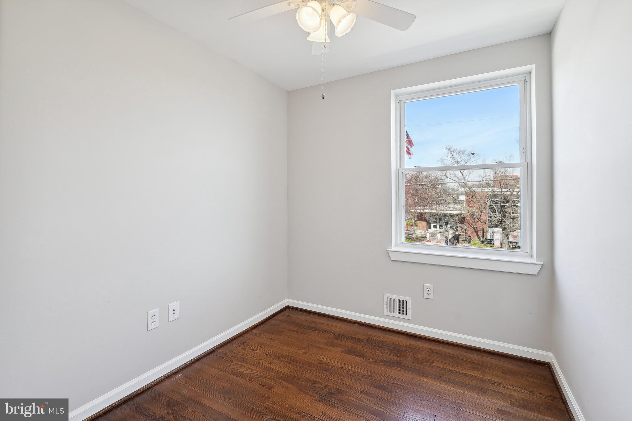 401 Madison St NE