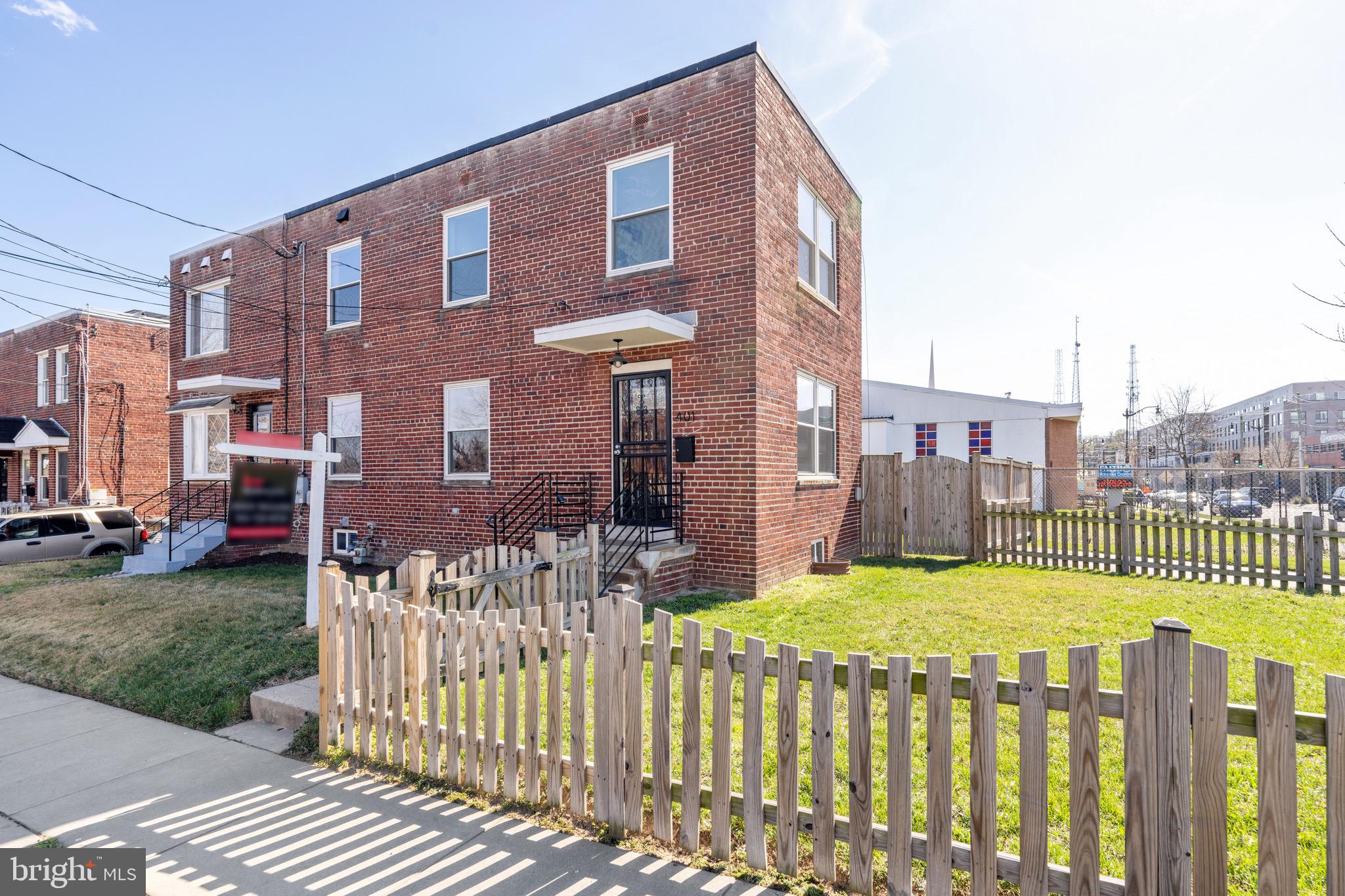 401 Madison St NE
