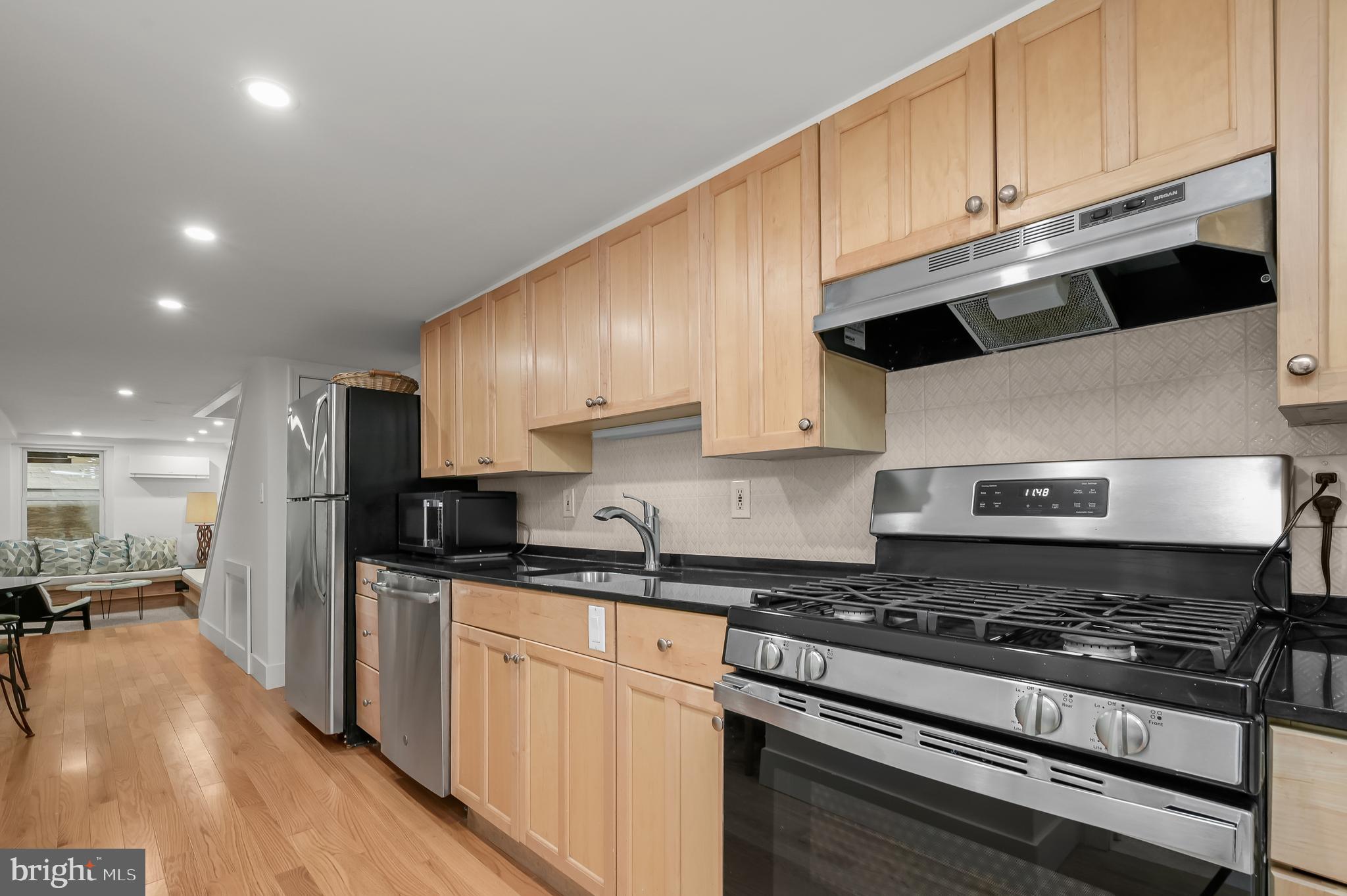 1513 Webster St NW