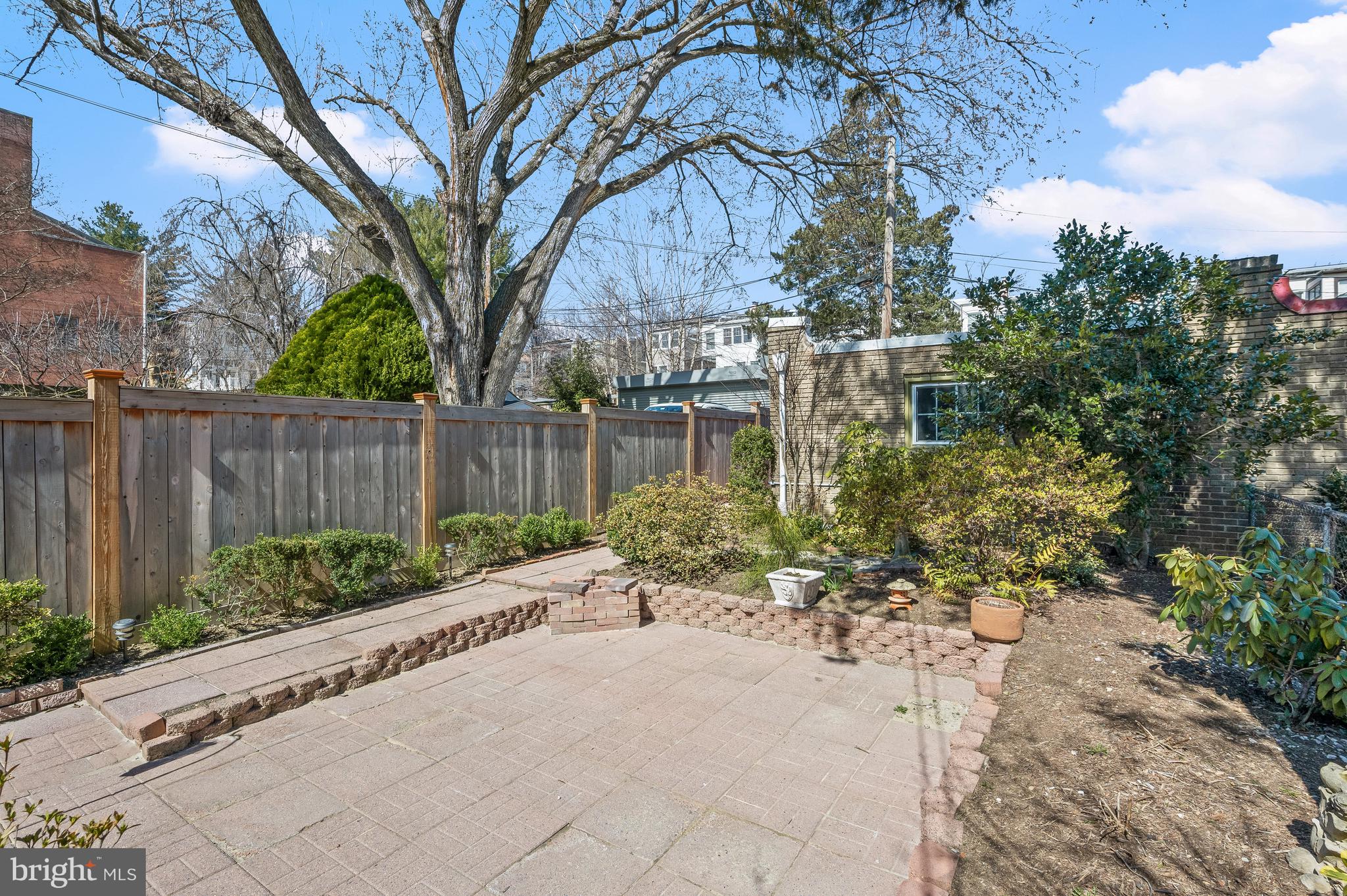 1513 Webster St NW